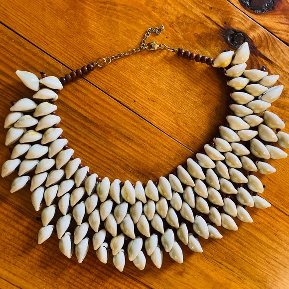 Shell  necklace - Picture 2 of 2
